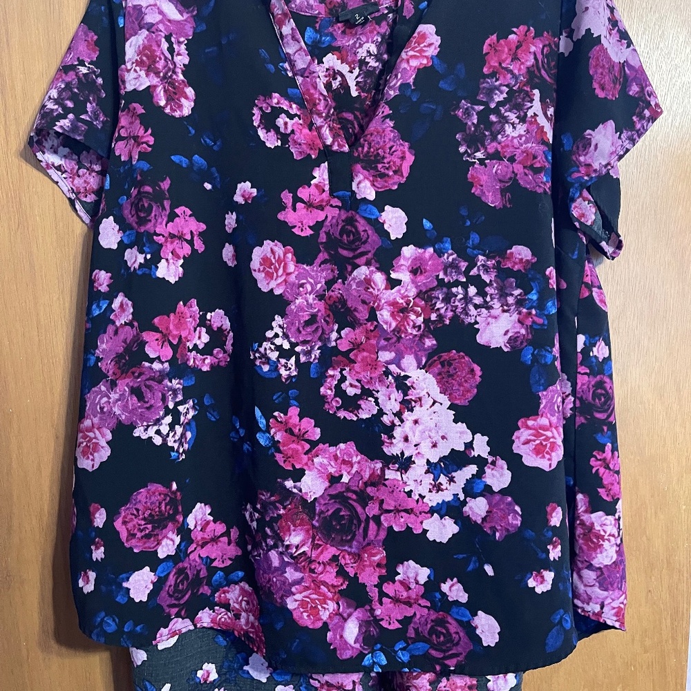 Floral V-neck hi-low top